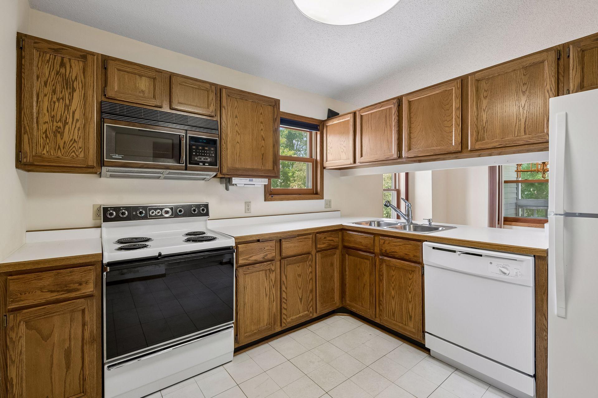 5317 Highpointe Terrace Bloomington, MN 55437 - Photo 12 of 25