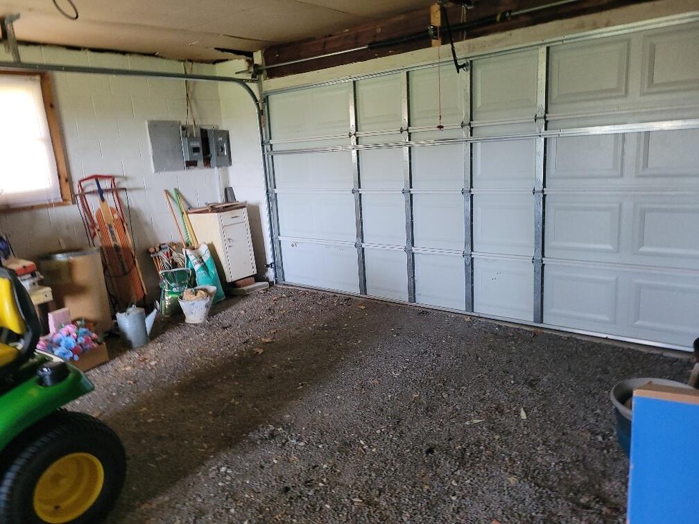 1032 Rice Cross Road Piney Flats, TN 37686 - Photo 18 of 23 rice garage