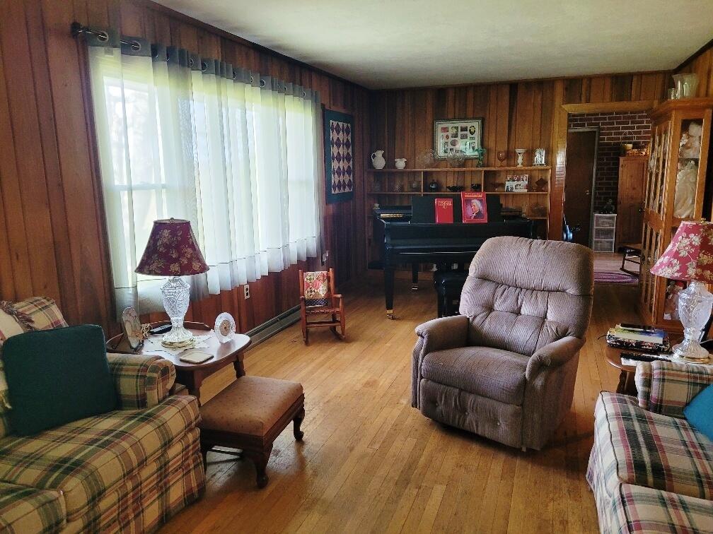 1032 Rice Cross Road Piney Flats, TN 37686 - Photo 2 of 23 rice living room