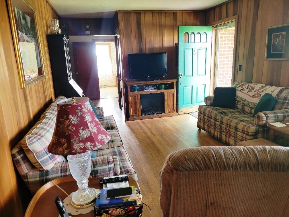 1032 Rice Cross Road Piney Flats, TN 37686 - Photo 3 of 23 rice liv rm 2