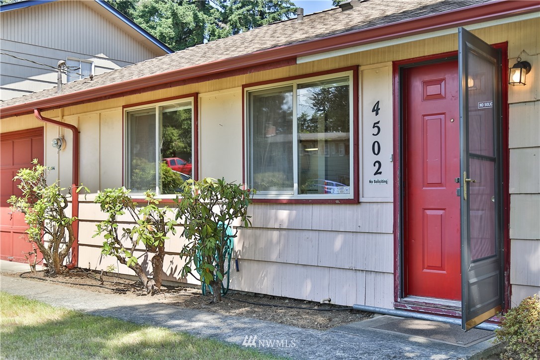 4502 Southeast 3rd Place Renton, WA 98059 - Photo 2 of 14
