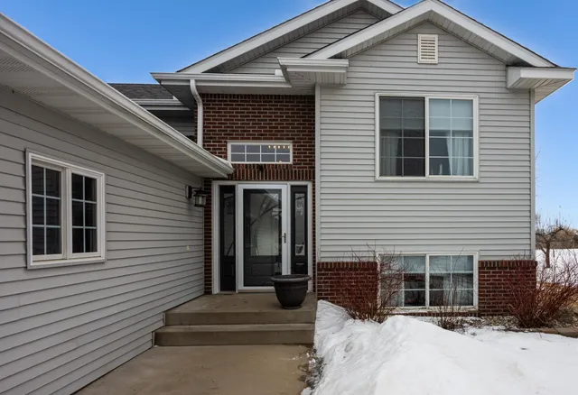 $374,900 | 379 East River Circle, Sauk Centre, MN 56378