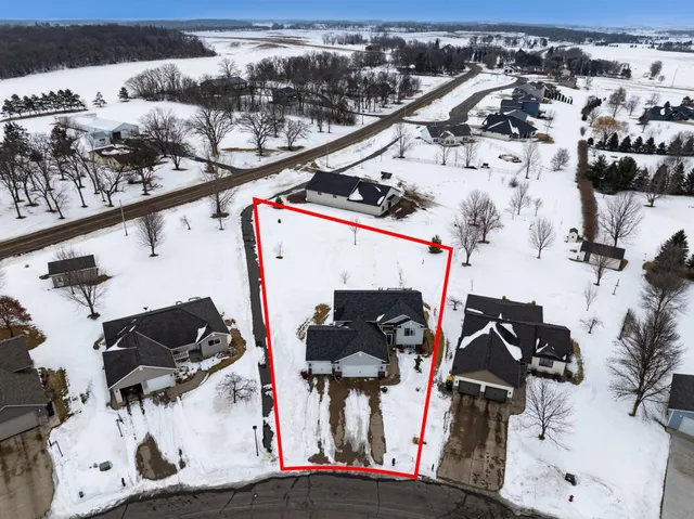 $374,900 | 379 East River Circle, Sauk Centre, MN 56378