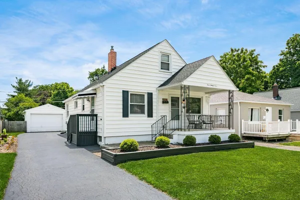 $360,000 | 323 Chase Road, Columbus, OH 43214