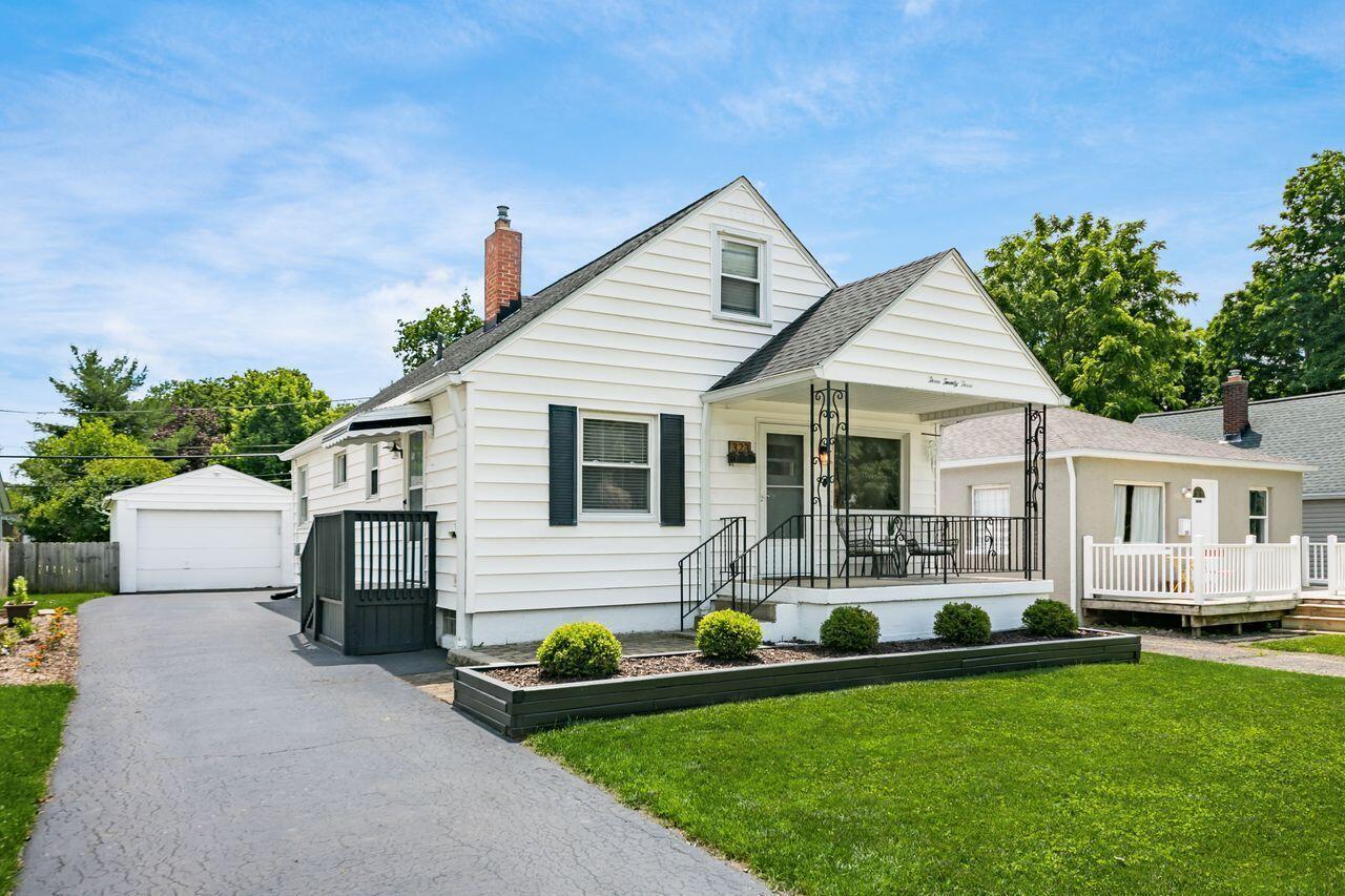 323 Chase Road Columbus, OH 43214 - Photo 1 of 39