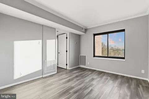 $369,999 | 307 Yoakum Parkway, Unit 706, Alexandria, VA 22304