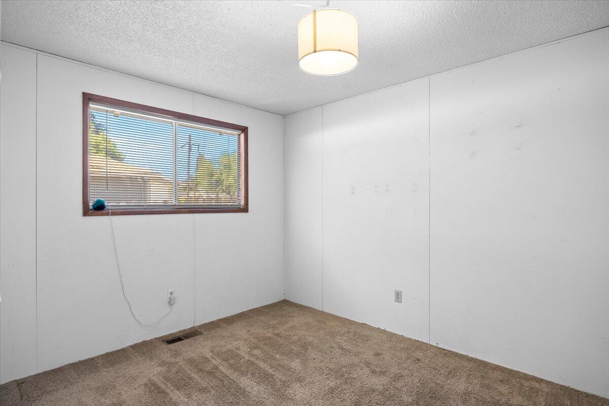 610 Freeman Road Central Point, OR 97502 - Photo 12 of 18 13-IMG_3124