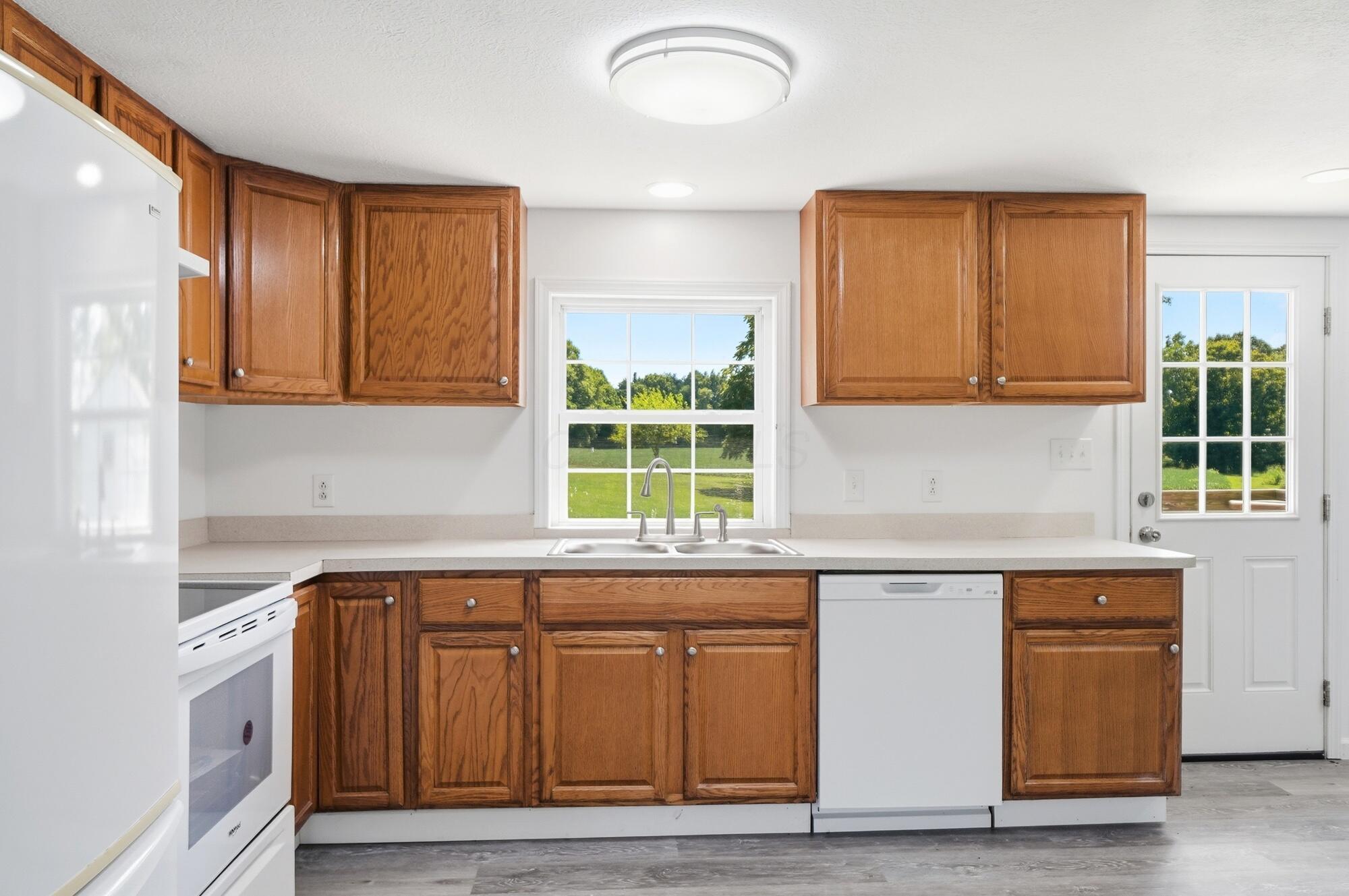6809 Palmer Road Pataskala, OH 43062 - Photo 14 of 112 Main House - Kitchen - 6809 Palmer Road, Millersport, OH 43046