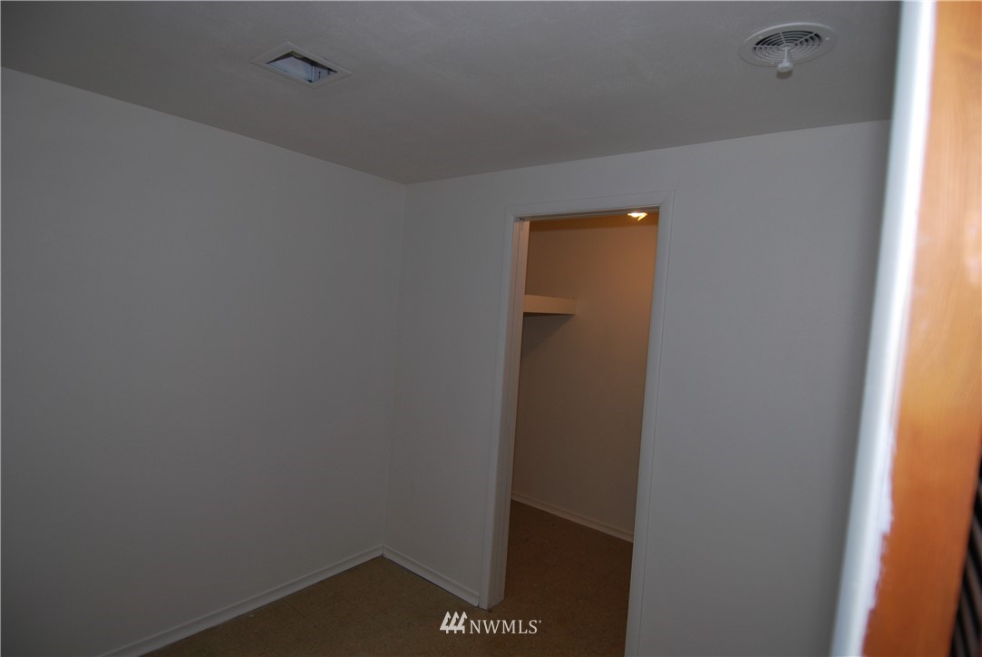 1610 Sheridan Road Bremerton, WA 98310 - Photo 10 of 33 Gallery Image 10