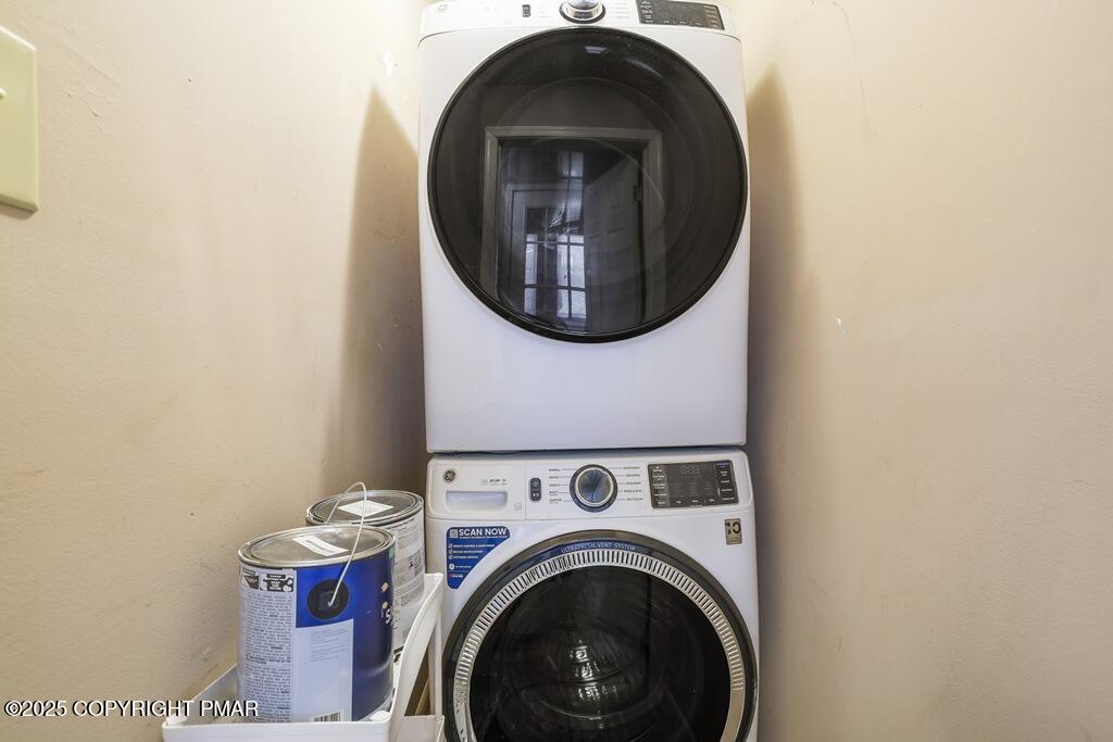 3280 Red Run Road Pocono Summit, PA 18346 - Photo 27 of 35 laundry room