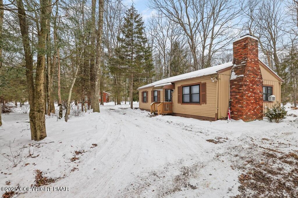 3280 Red Run Road Pocono Summit, PA 18346 - Photo 28 of 35 circular driveway