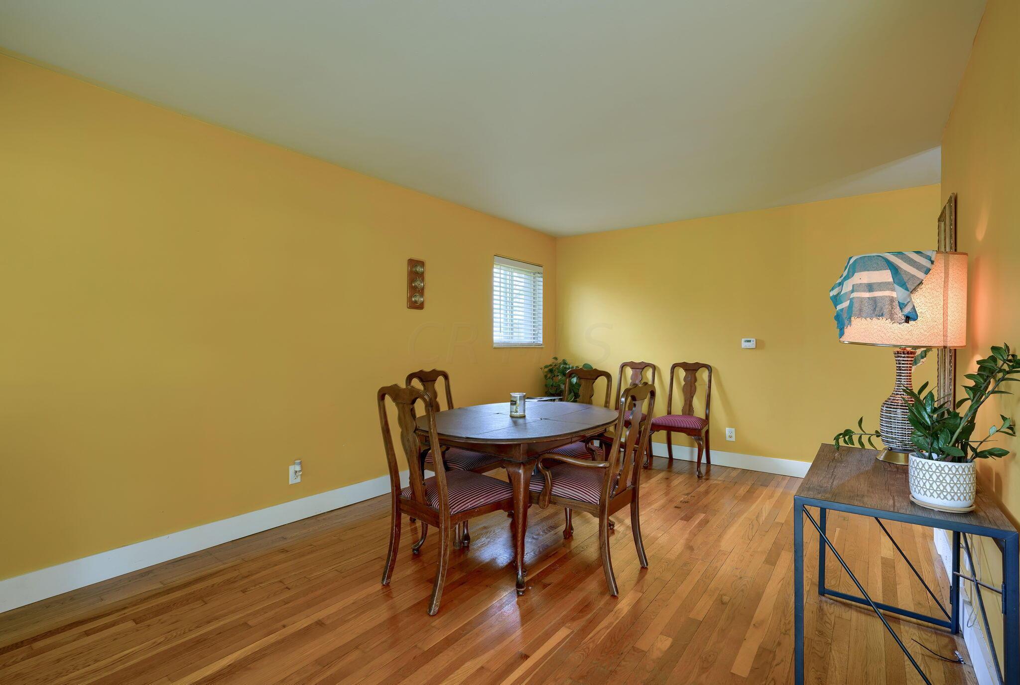 2493 East Howard Road Columbus, OH 43207 - Photo 4 of 39 2493 E Howard Rd (21)