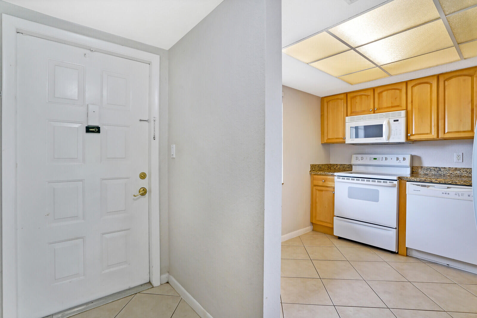 9200 Southwest 3rd Street, Unit 112 Boca Raton, FL 33428 - Photo 4 of 24 04_Image_4_mls