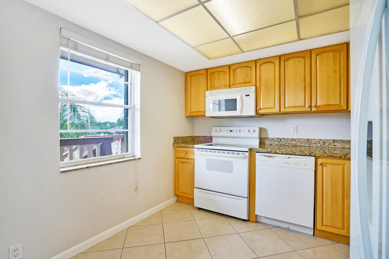 9200 Southwest 3rd Street, Unit 112 Boca Raton, FL 33428 - Photo 6 of 24 06_Image_6_mls