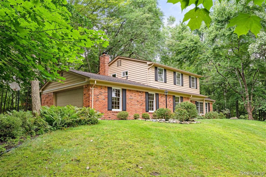 2504 New England Drive Rochester Hills, MI 48309 - Photo 7 of 47