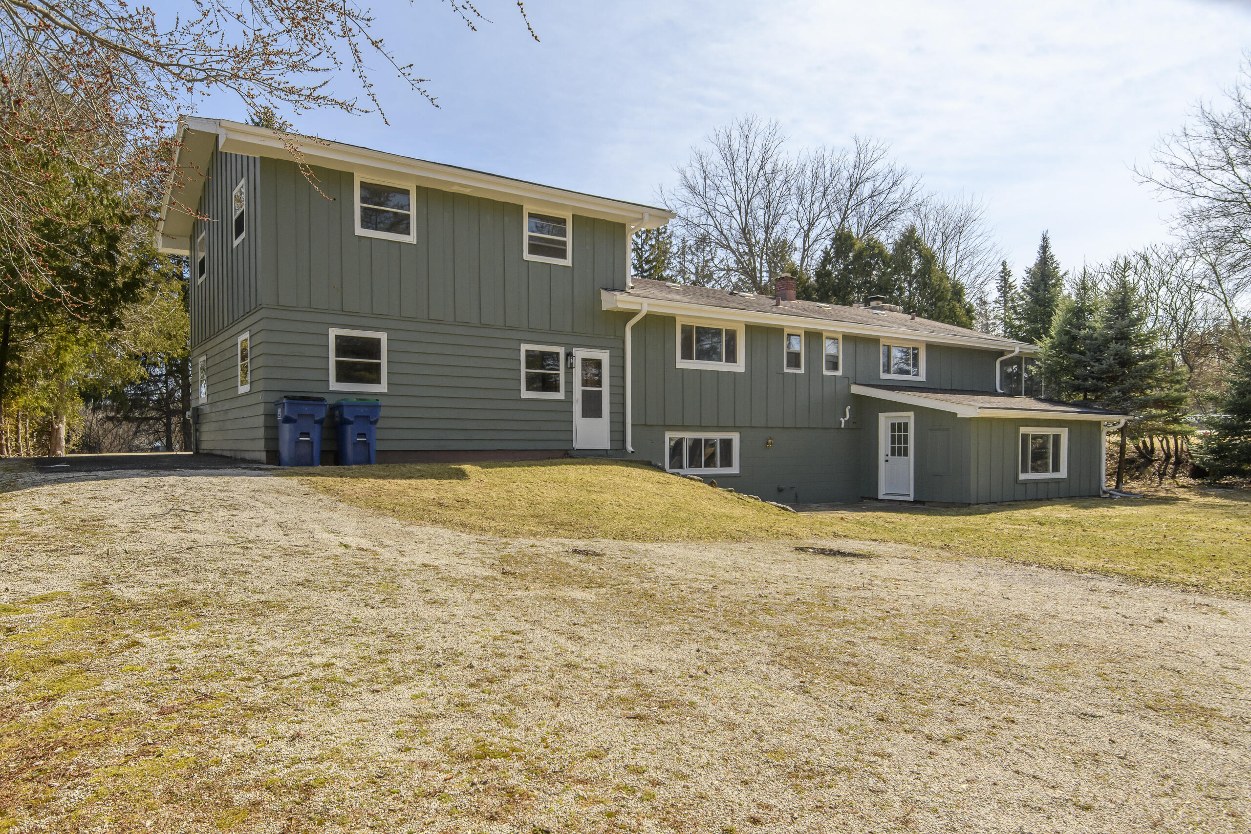 745 North Green Bay Road Grafton, WI 53024 - Photo 2 of 44 745 N Green Bay-10