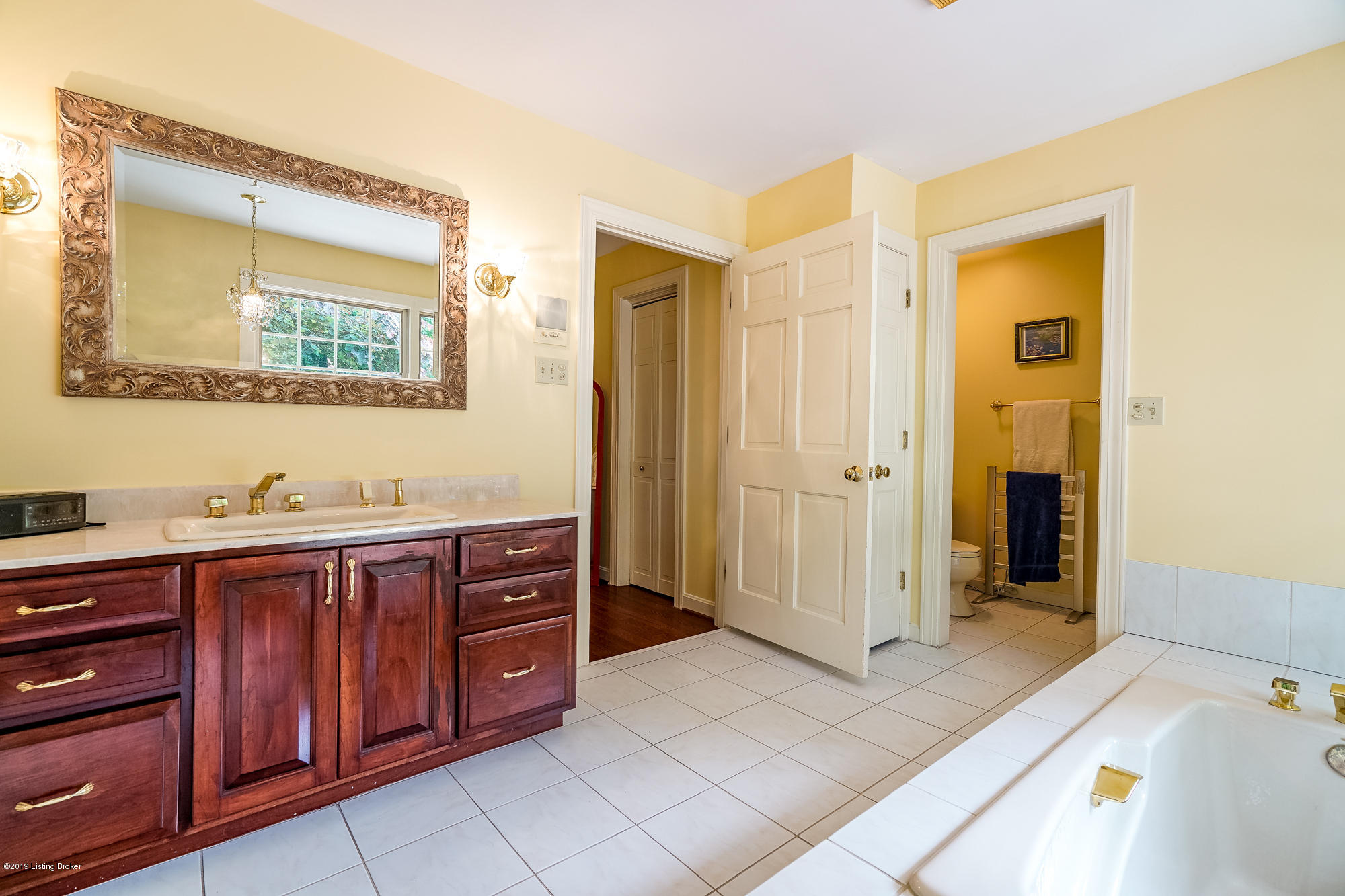 11600 Valley View Road Anchorage, KY 40223 - Photo 35 of 91 En Suite Bath