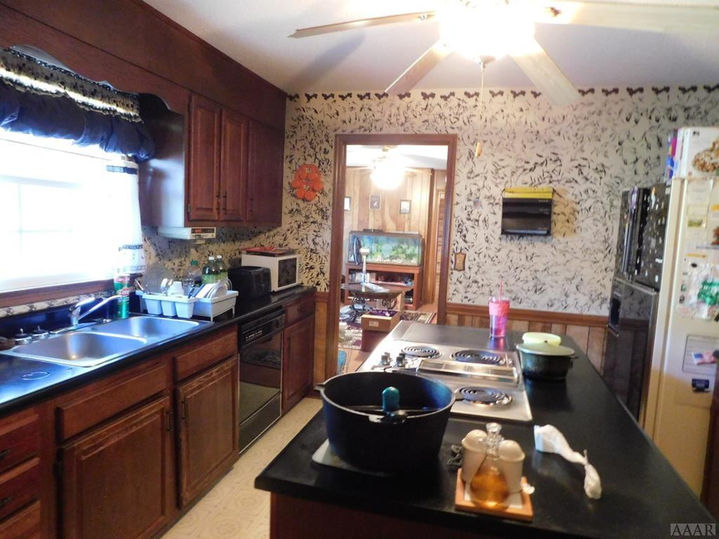 114 W Road Windsor, NC 27983 - Photo 4 of 14 KITCHEN