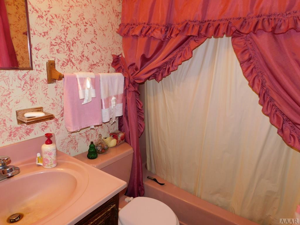 114 W Road Windsor, NC 27983 - Photo 6 of 14 MASTER BATH