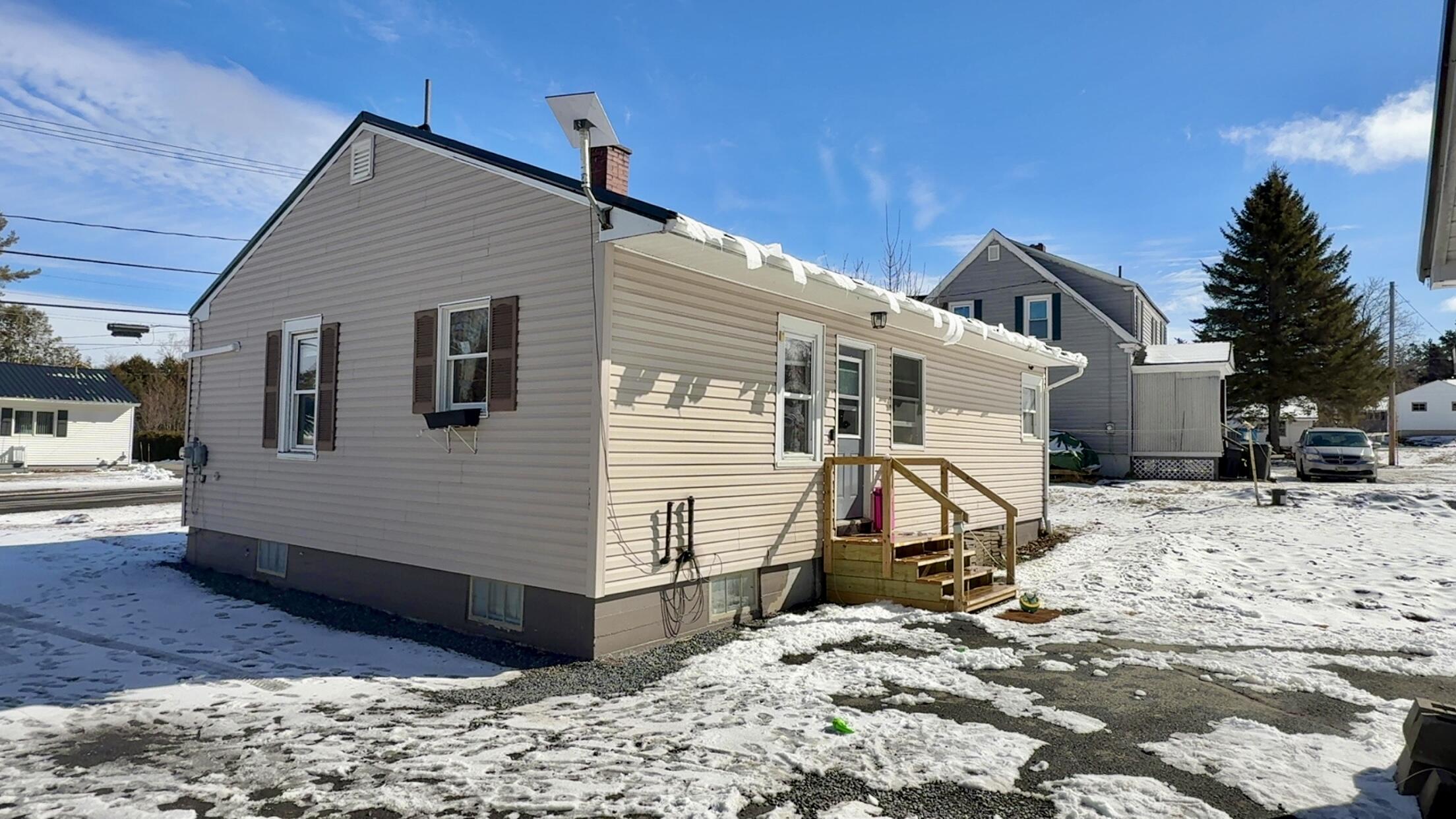 20 Maple Street Presque Isle, ME 04769 - Photo 3 of 17 IMG_4852