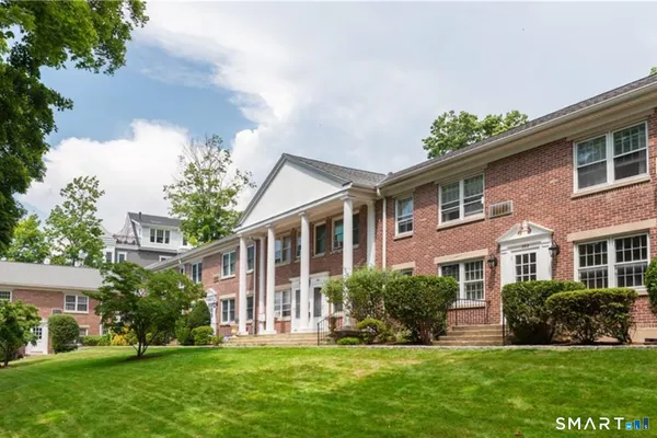 $2,975 | 228 Park Street, Unit 6, New Canaan, CT 06840