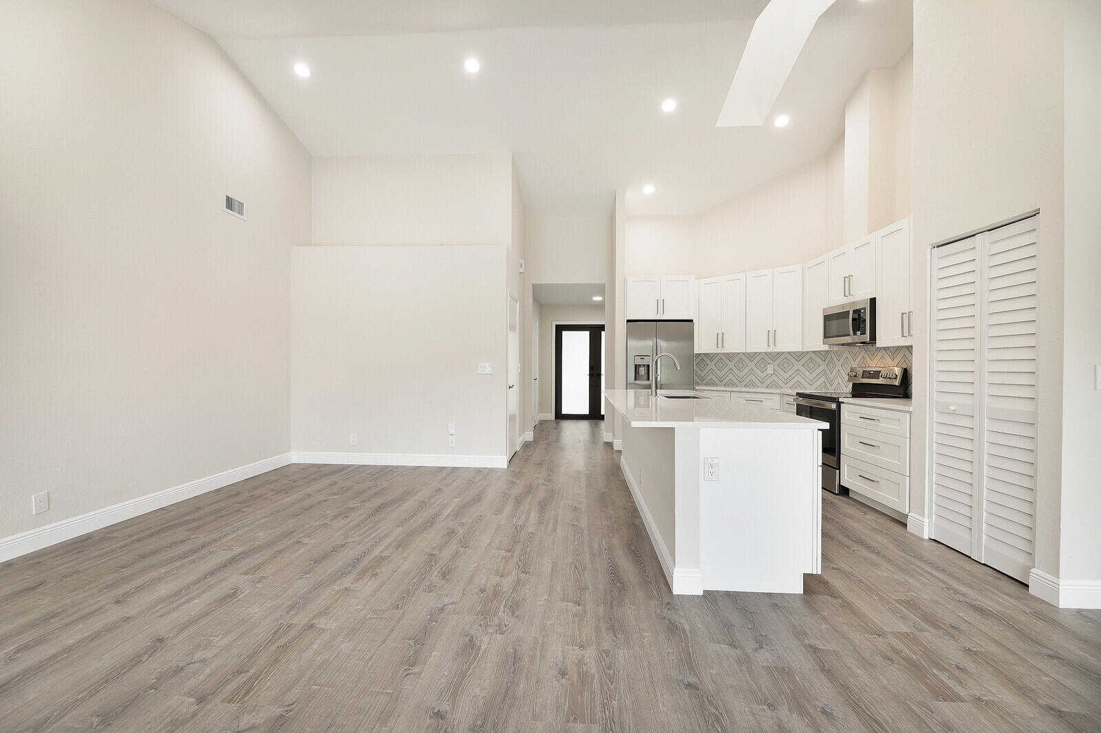22118 Appleton Drive Boca Raton, FL 33428 - Photo 13 of 47 Family Room/Kitchen