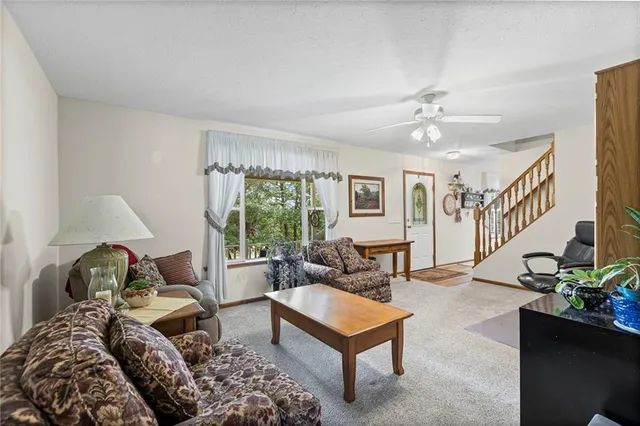 $384,950 | 612 17th Street, Osawatomie, KS 66064