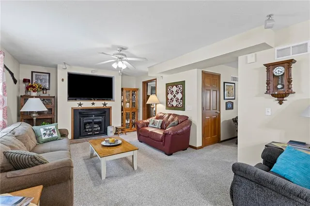 $384,950 | 612 17th Street, Osawatomie, KS 66064