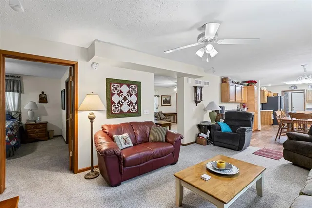 $384,950 | 612 17th Street, Osawatomie, KS 66064