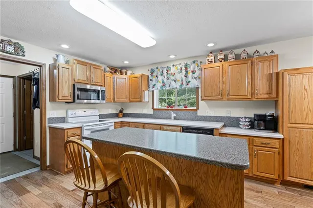 $384,950 | 612 17th Street, Osawatomie, KS 66064