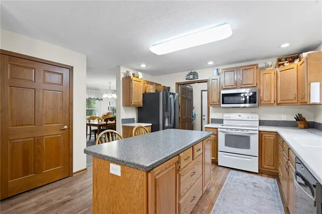 $384,950 | 612 17th Street, Osawatomie, KS 66064