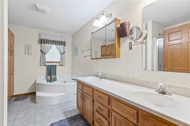 $384,950 | 612 17th Street, Osawatomie, KS 66064