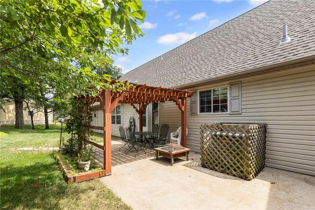 $384,950 | 612 17th Street, Osawatomie, KS 66064