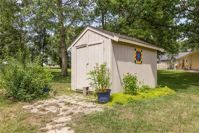 $384,950 | 612 17th Street, Osawatomie, KS 66064