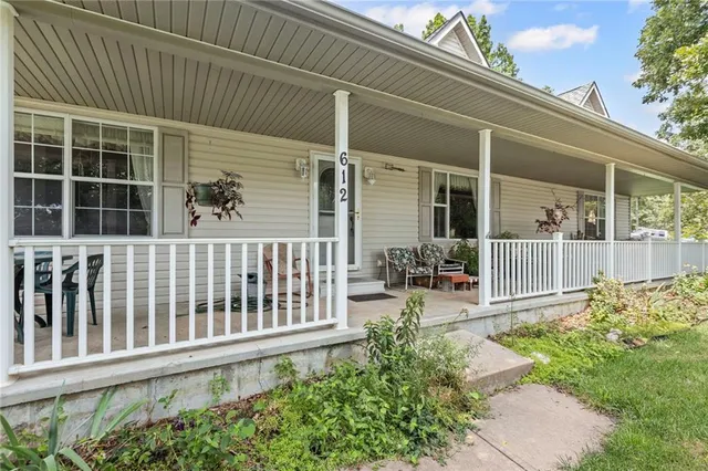 $384,950 | 612 17th Street, Osawatomie, KS 66064