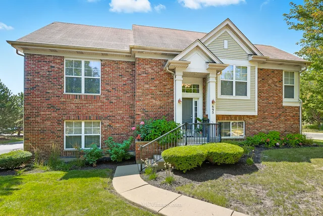 $434,900 | 695 Station Boulevard, Aurora, IL 60504