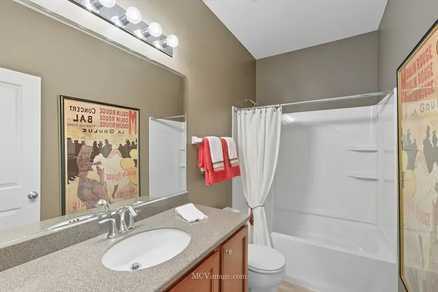 $434,900 | 695 Station Boulevard, Aurora, IL 60504