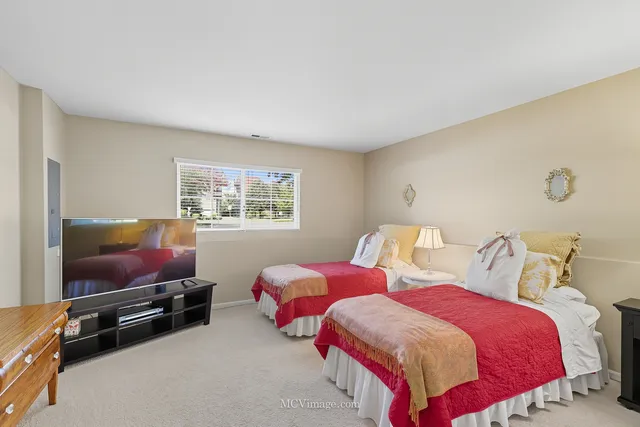 $434,900 | 695 Station Boulevard, Aurora, IL 60504