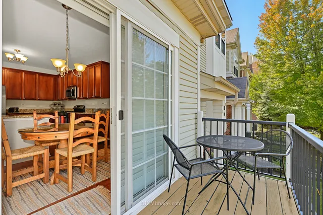 $434,900 | 695 Station Boulevard, Aurora, IL 60504