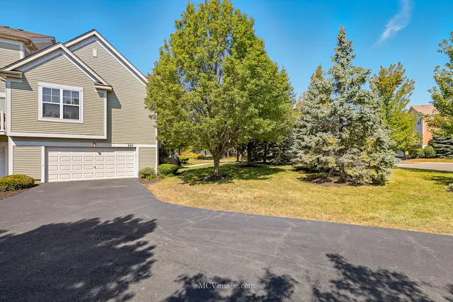 $434,900 | 695 Station Boulevard, Aurora, IL 60504