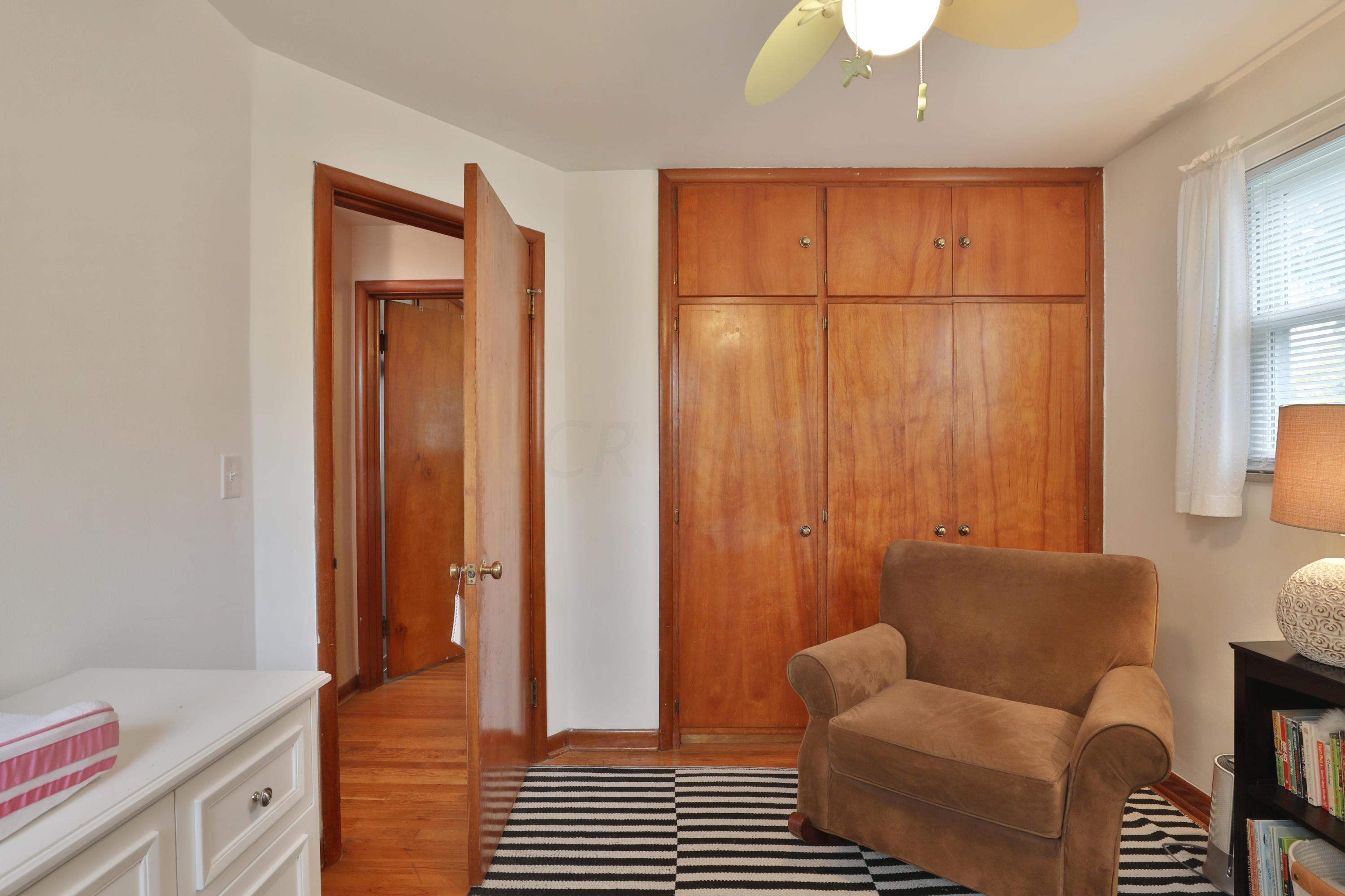 2242 Bristol Road Columbus, OH 43221 - Photo 17 of 33