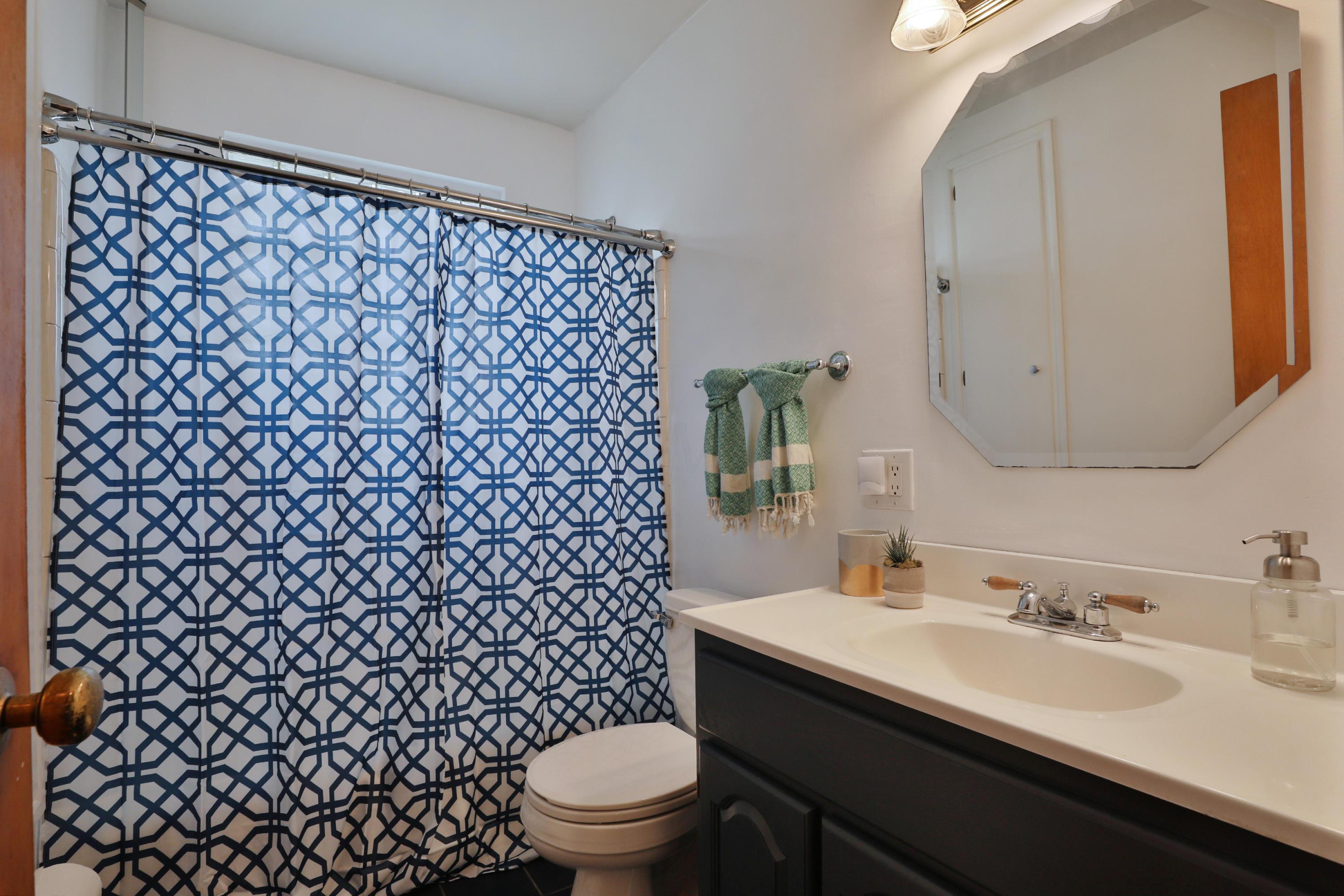 2242 Bristol Road Columbus, OH 43221 - Photo 18 of 33