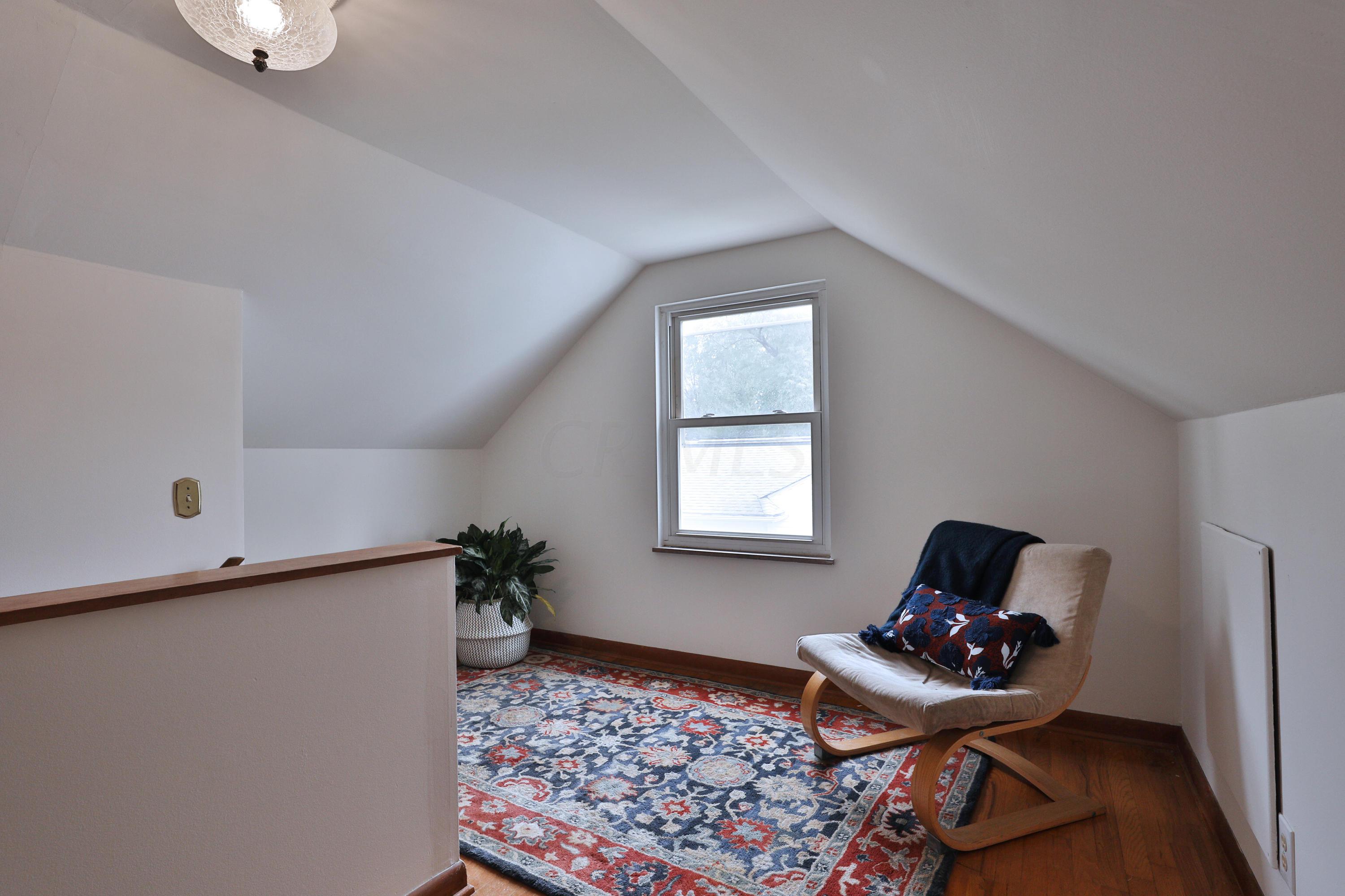 2242 Bristol Road Columbus, OH 43221 - Photo 20 of 33