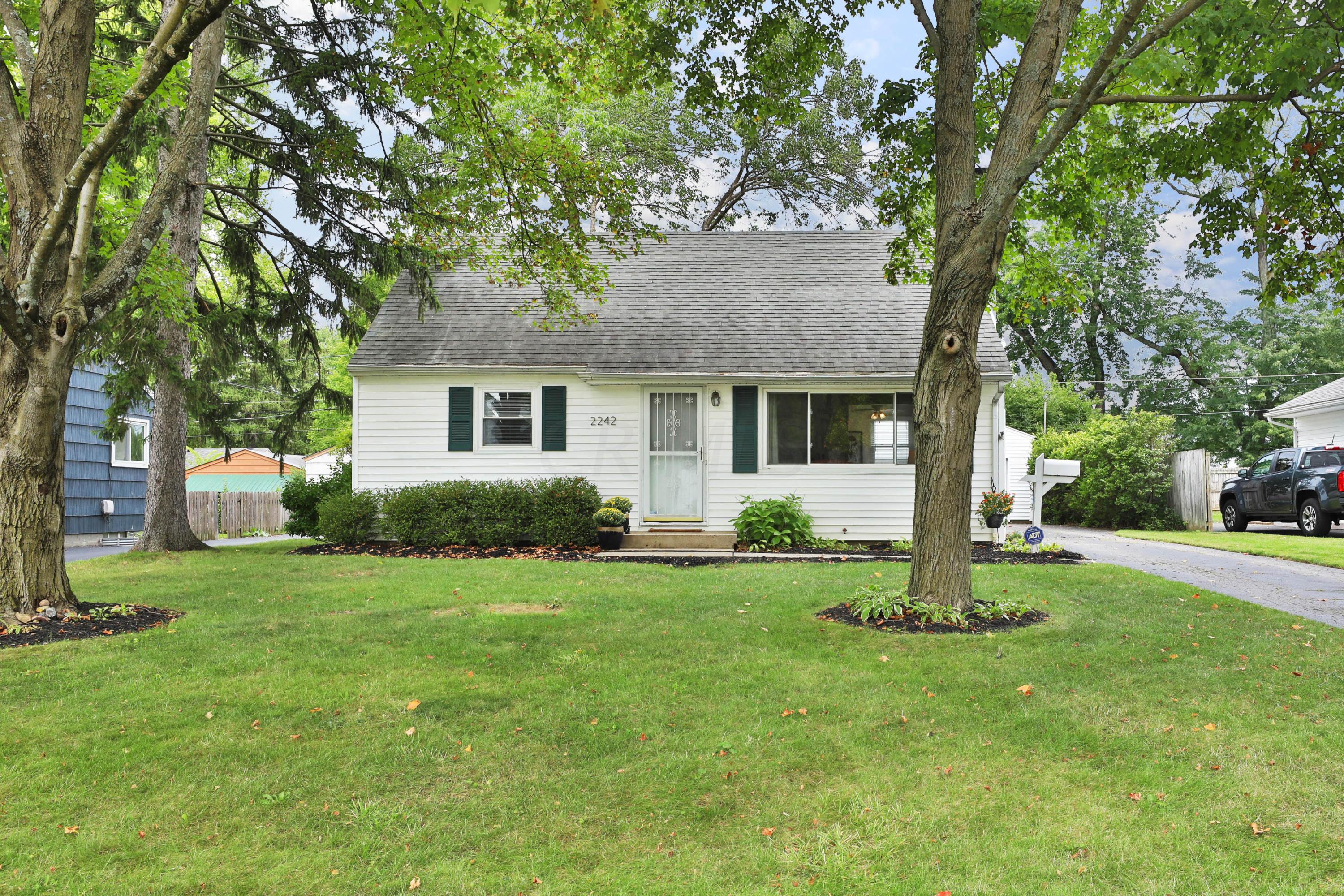 2242 Bristol Road Columbus, OH 43221 - Photo 2 of 33