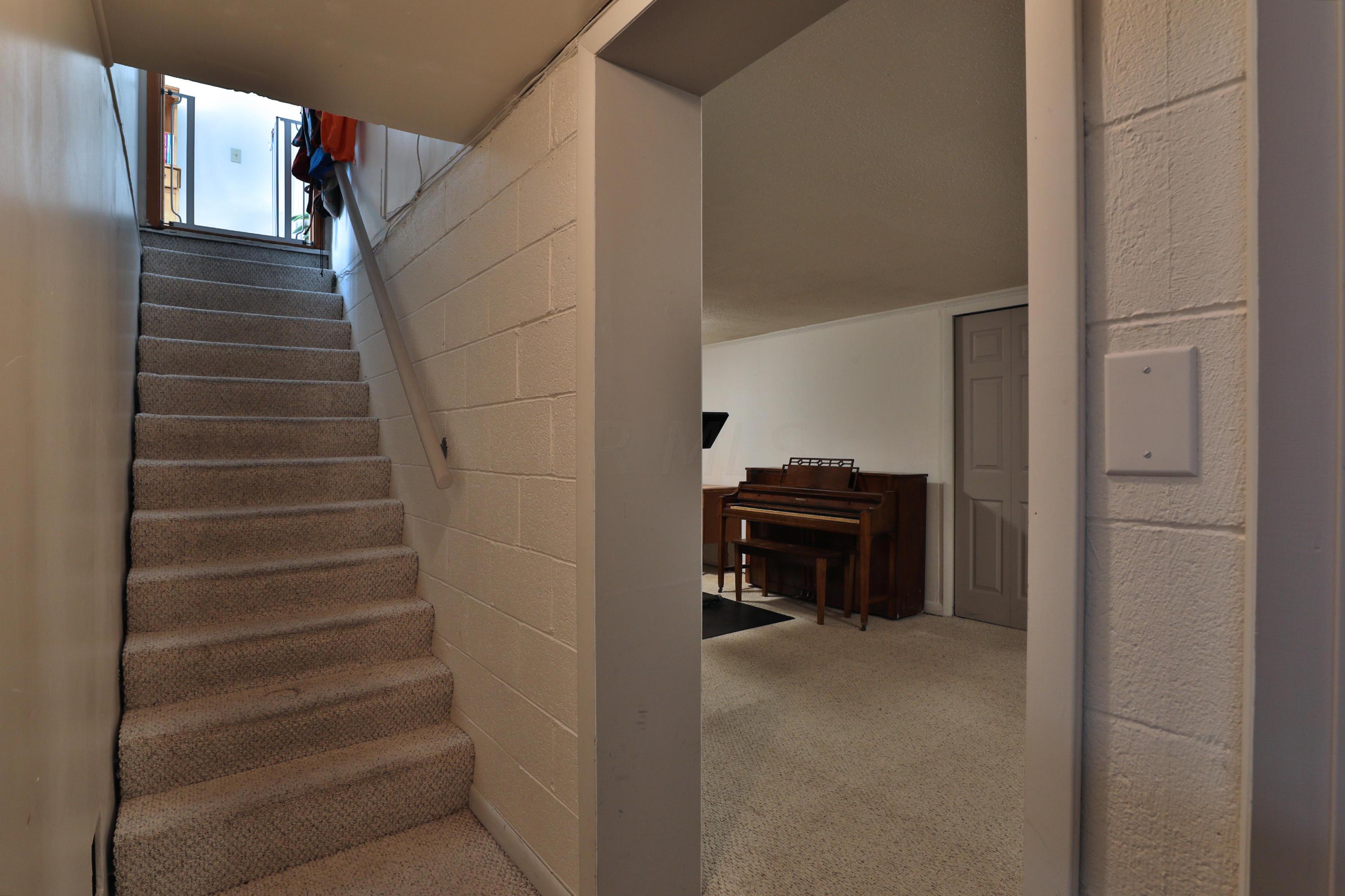 2242 Bristol Road Columbus, OH 43221 - Photo 25 of 33