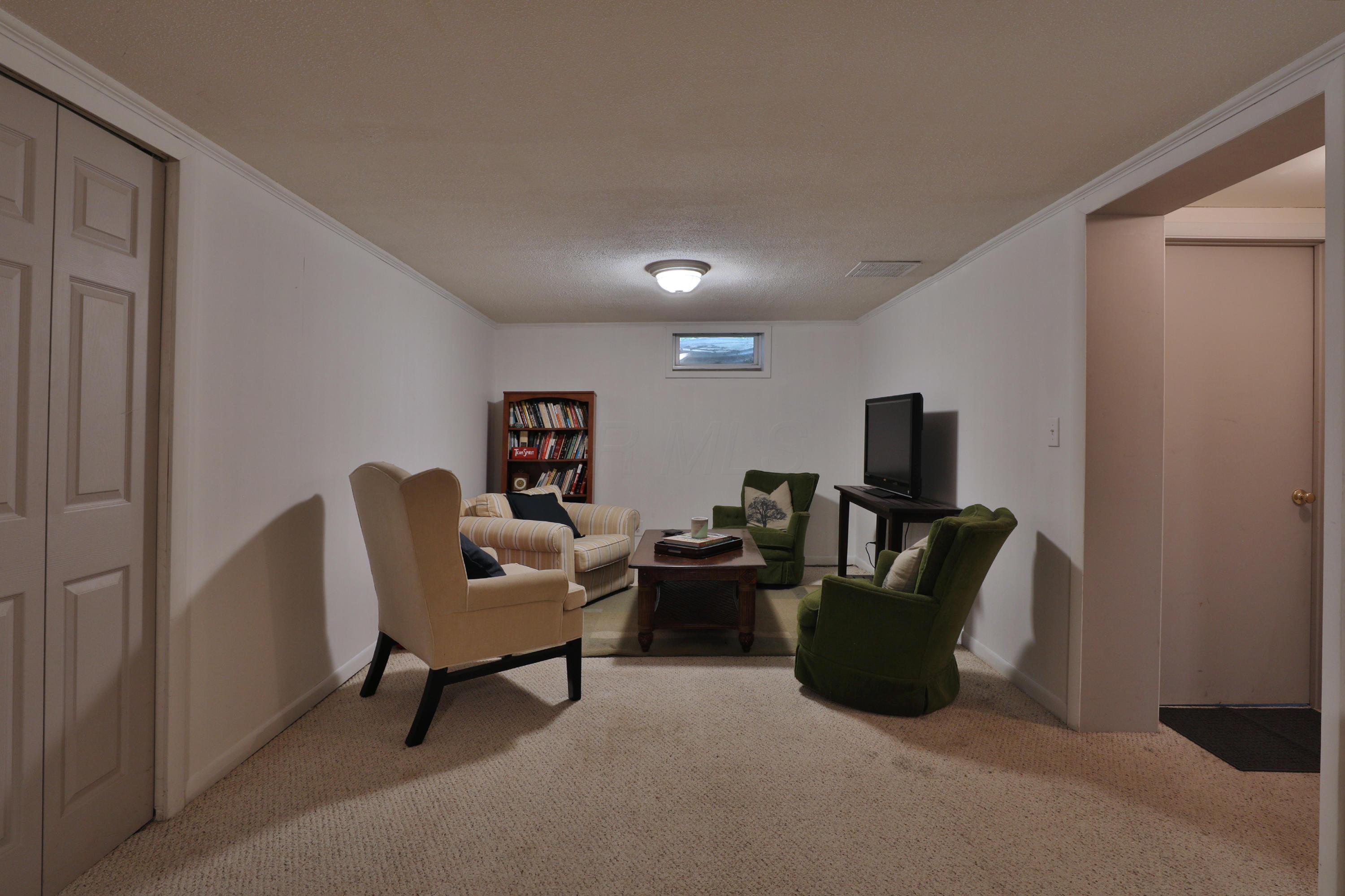 2242 Bristol Road Columbus, OH 43221 - Photo 27 of 33