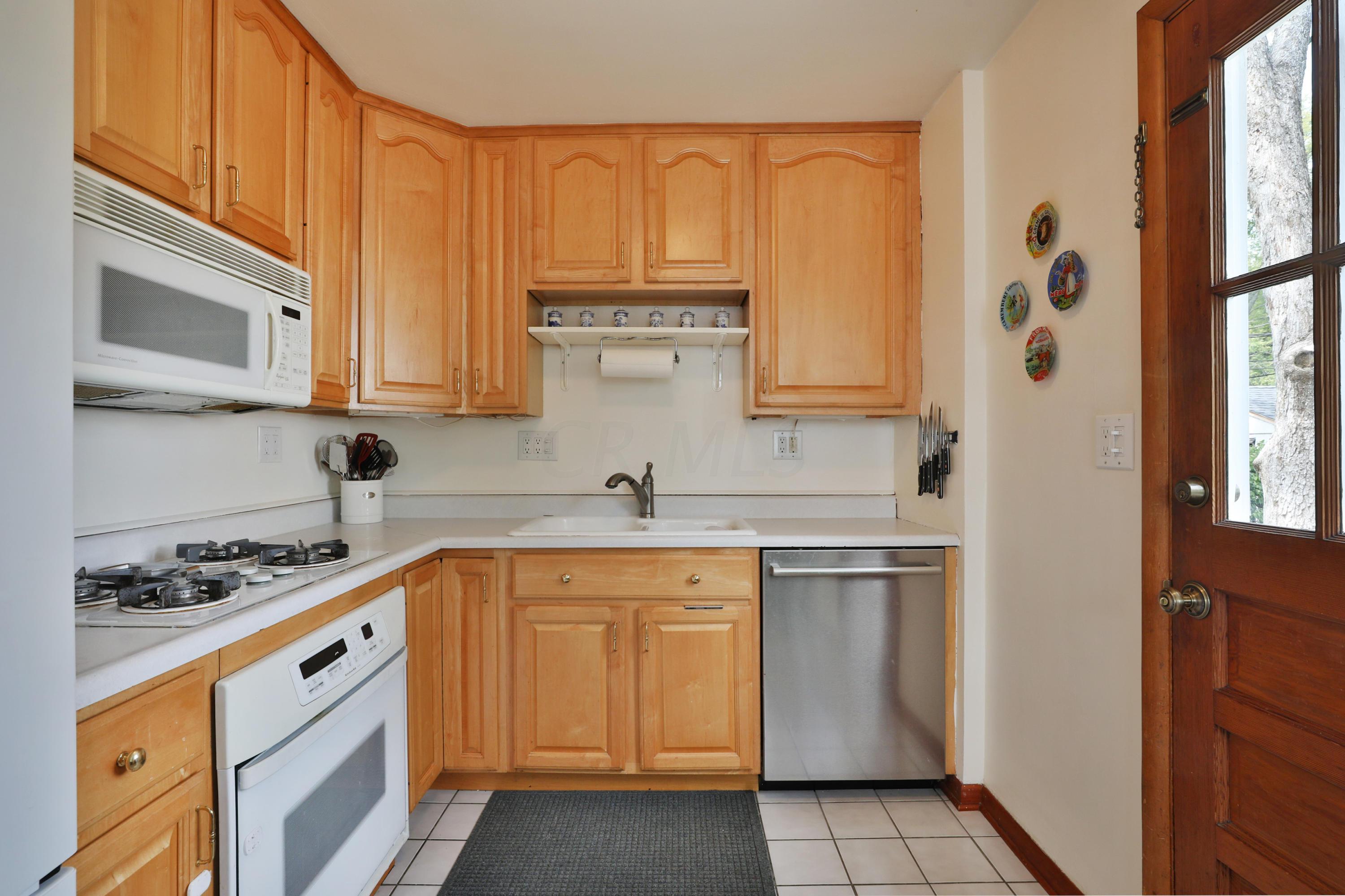 2242 Bristol Road Columbus, OH 43221 - Photo 9 of 33