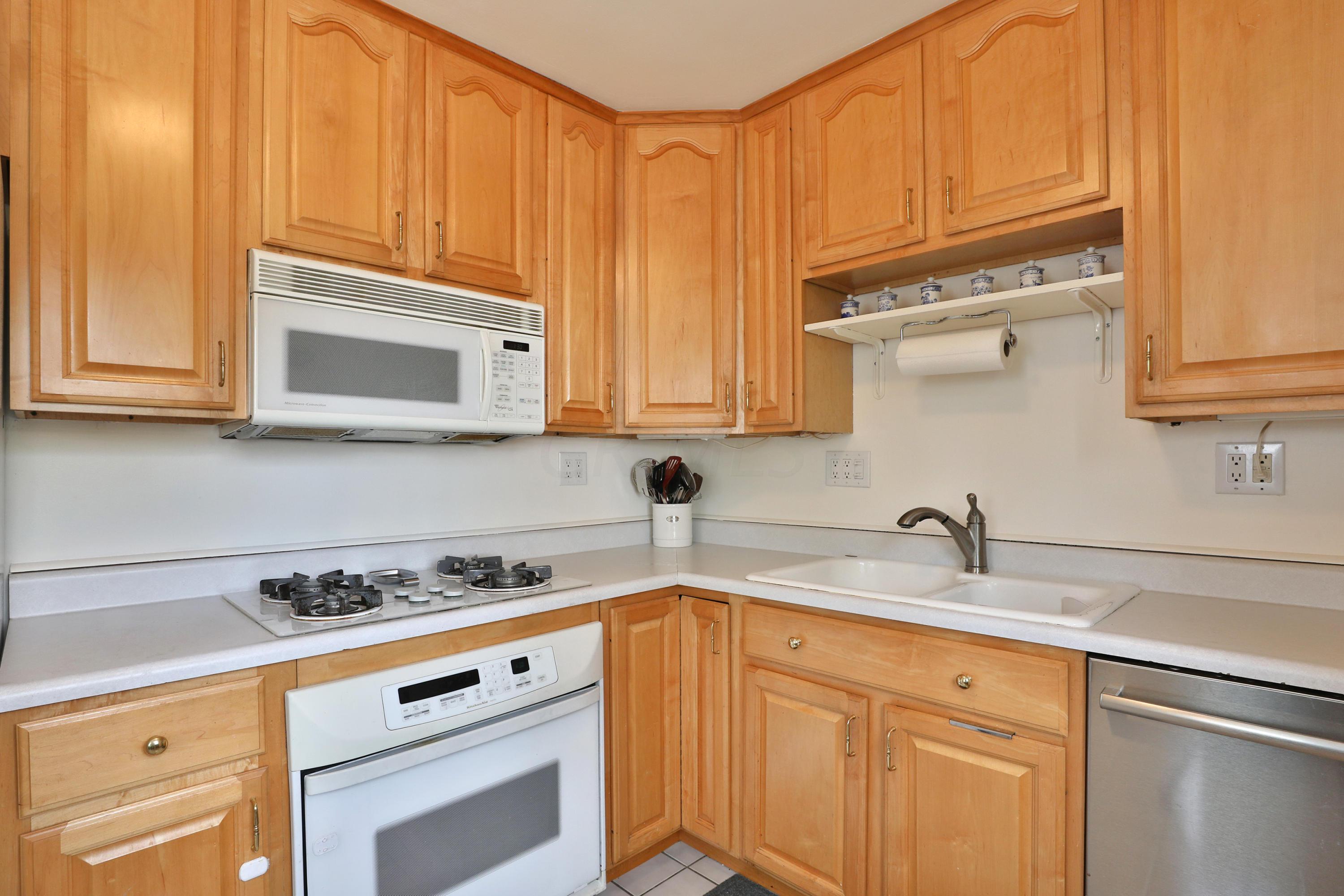 2242 Bristol Road Columbus, OH 43221 - Photo 10 of 33