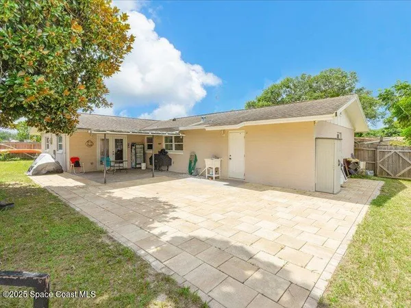 a view of a backyard of the house