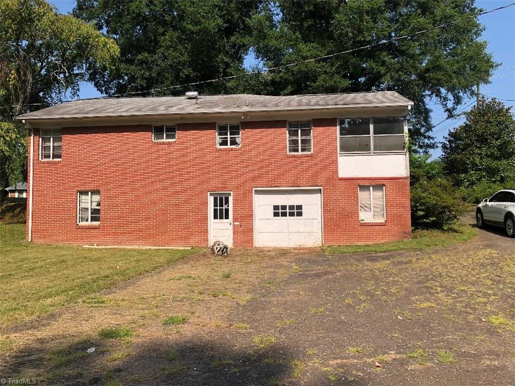 1420 North Franklin Road Mount Airy, NC 27030 - Photo 4 of 19 Gallery Image 4